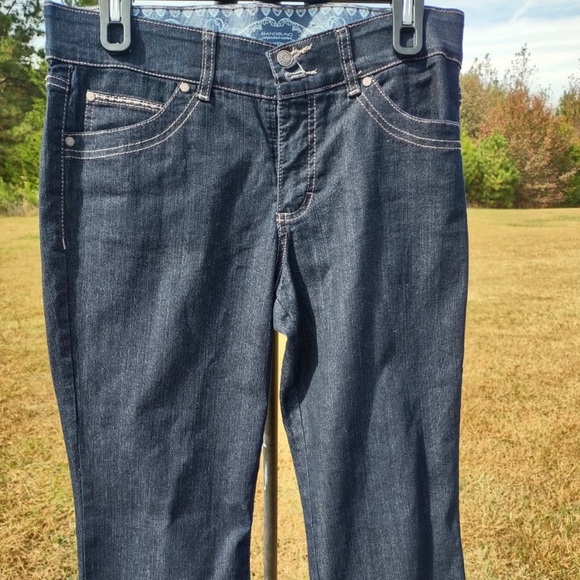 Bandolino Denim - Bandolino Cropped Jeans